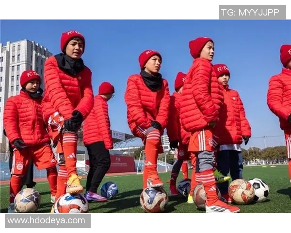 足球明星与女孩共享球衣瞬间展现青春活力与梦想追逐